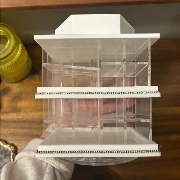 Zahra Rotating Lipstick Tower - Picture 2 of 3